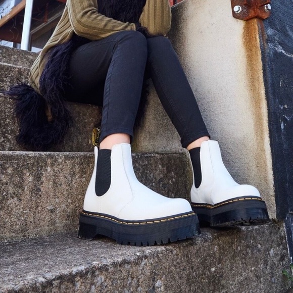 Dr. Martens SMOOTH LEATHER PLATFORM Women Chelsea Boot Size US 8 women’s - Picture 1 of 12